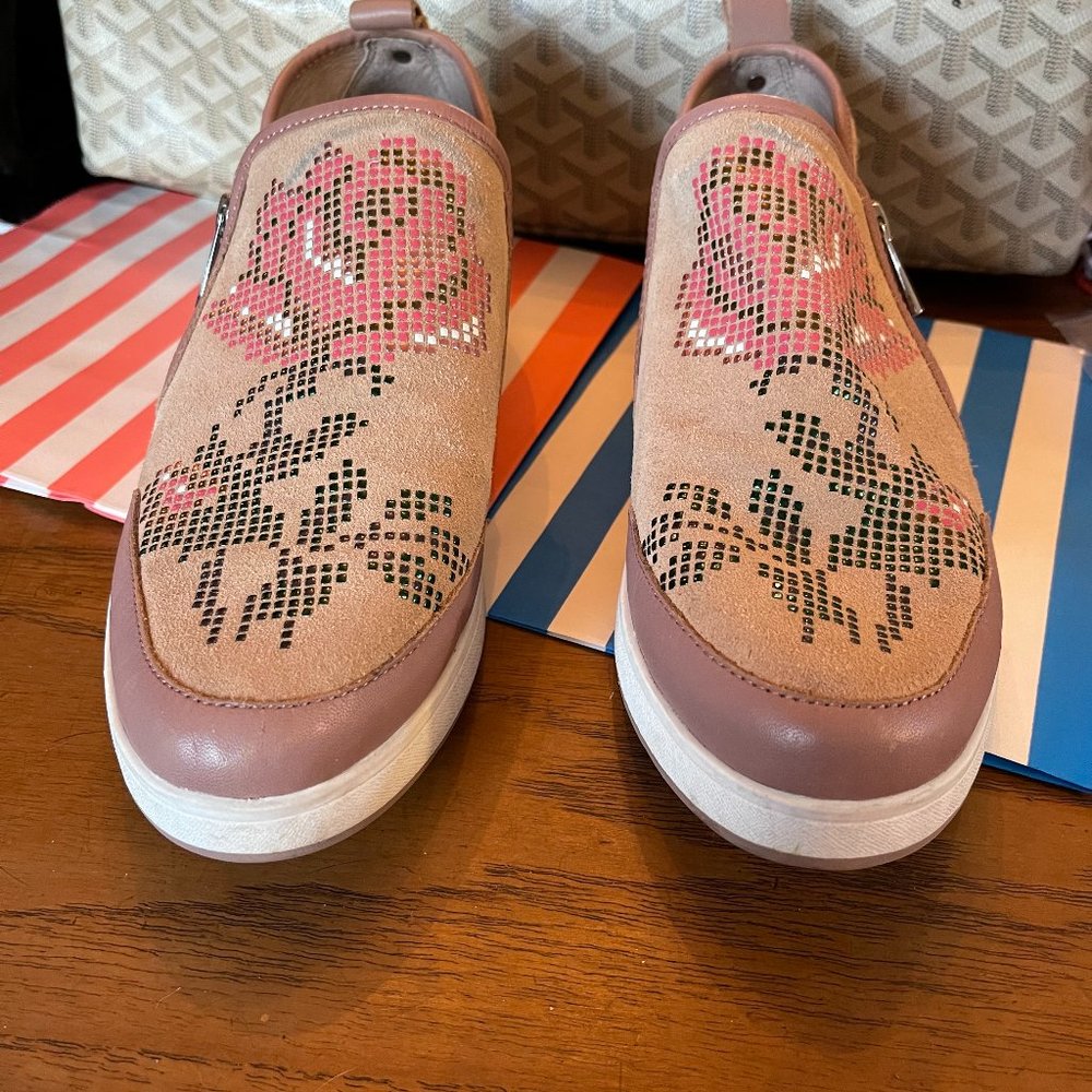 Donald Pliner Myla Blush Sneaker size 8